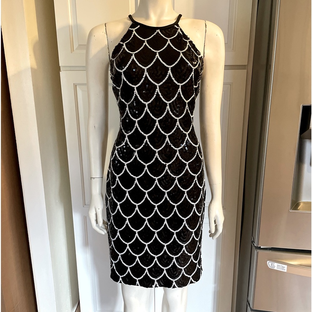 Black sequin scalloped holiday cocktail dress size 6